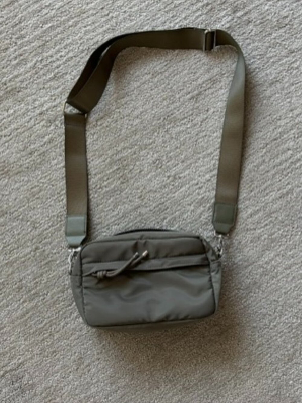Wild Fable Women's Crossbody Bag with Zipper Pocket in Perfect Condition